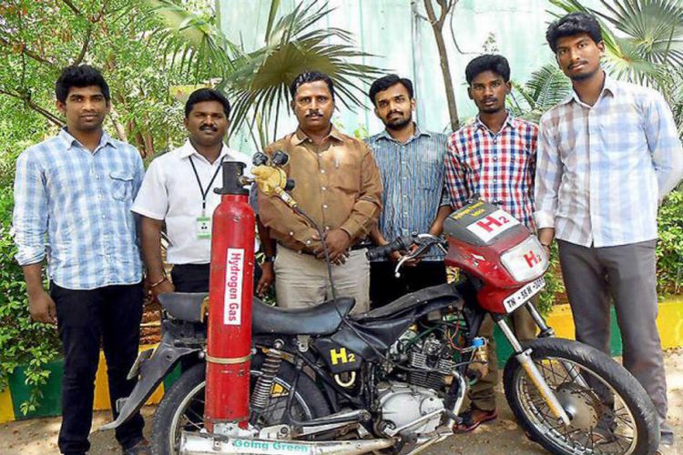 Indian-Student-built-the-hydrogen-bike