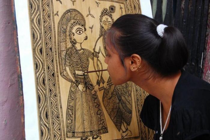 Incredible Artist From Allahabad Draws While Holding Paintbrush In Between Her Teeth