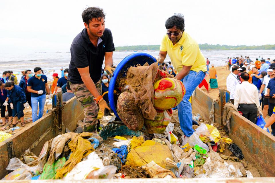 Meet The Man Who Removed 4300 Tonnes Of Plastic From Mumbais Beach
