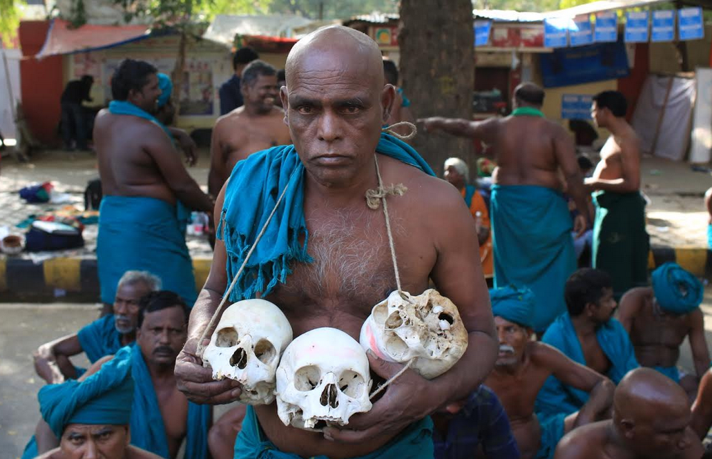 TN Farmers Protest At Jantar Mantar With Skulls Of Fellow Farmers Who Committed Suicide