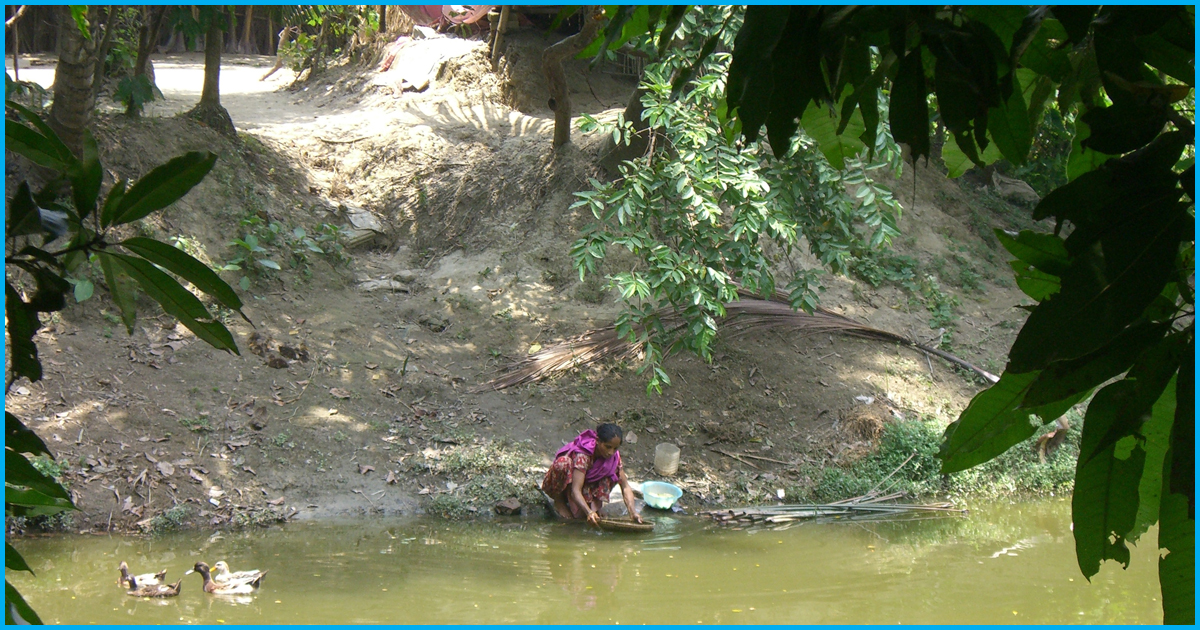 No Drinking Water For Past 3 Years, Women Of This Village In MP Walk 5 KM Everyday To Fetch Water
