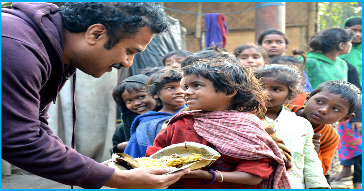 To Stop Food Wastage, This School Teacher From Asansol Distributes Excess Food Among The Needy