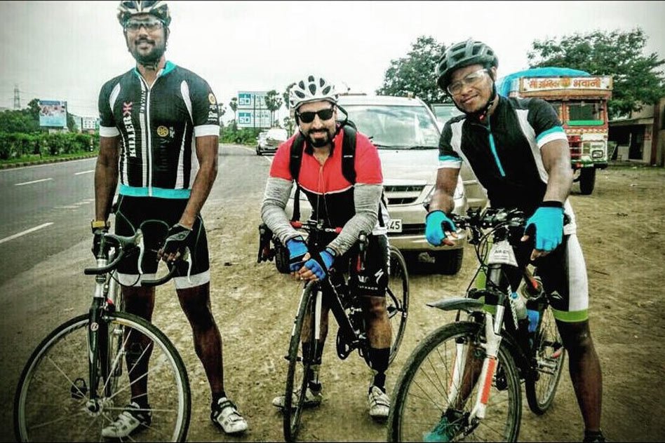 Cycling For A Cause!  3 Mumbaikars Cycled 1200 Km To Help Kashmiri Orphans.