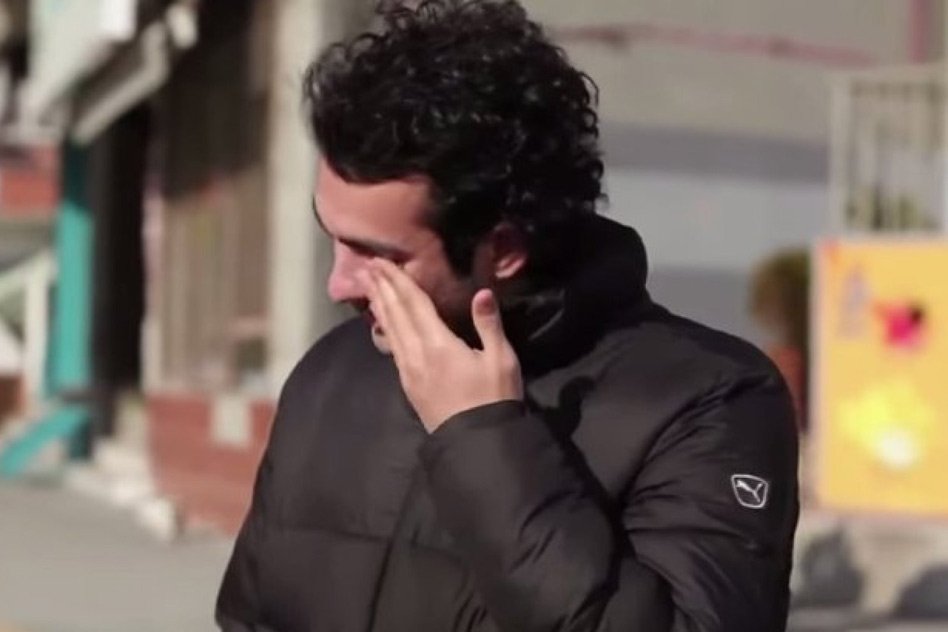 Video: An Entire Town Secretly Learned Sign Language To Surprise Their Deaf Neighbor