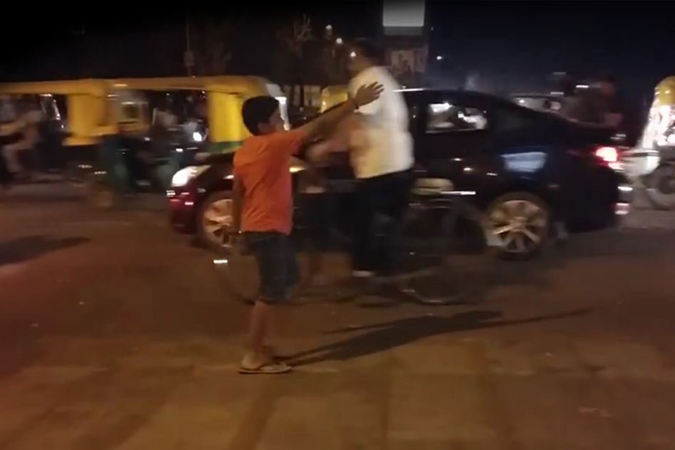 Watch: This Kid From Bengaluru Deserves Our Applause For Voluntarily Managing The Traffic