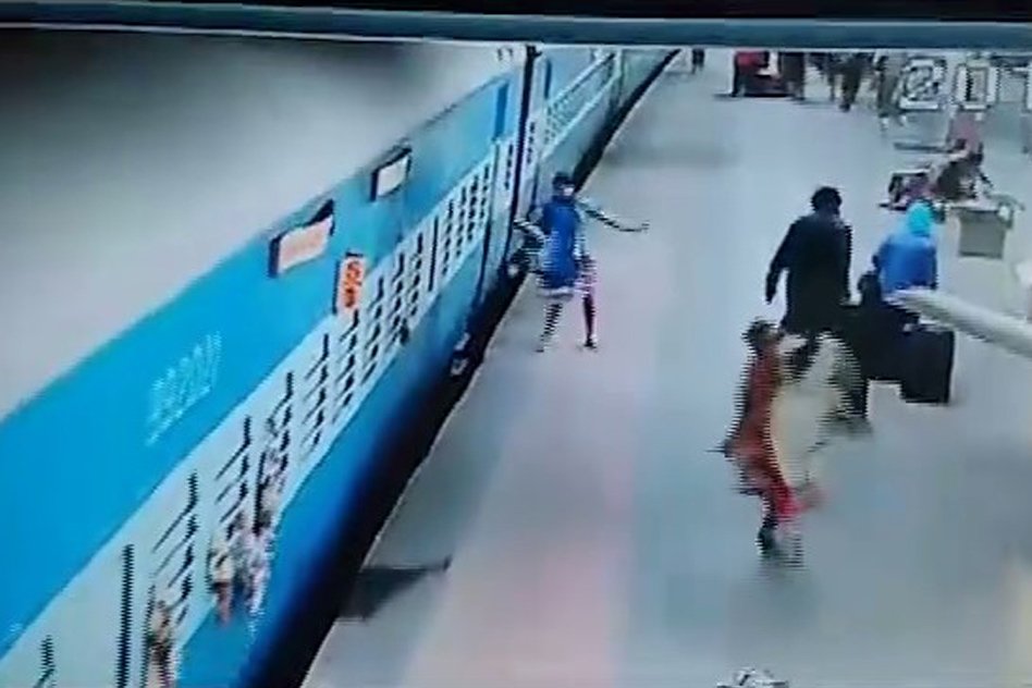 Woman Loses Life While Trying To Get Down From A Moving Train