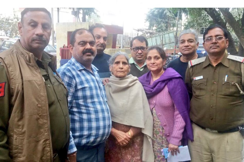Power Of Social Media: How Twitter Helped Delhi Police To Rescue An 80-Year-Old Lady