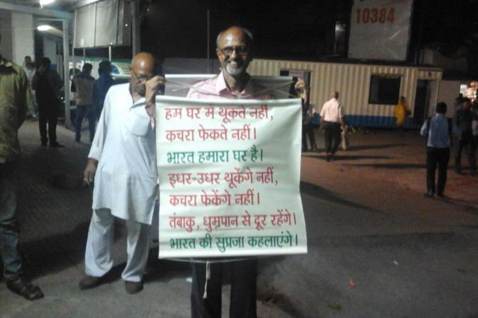 This 65-Year-Old Man Stands At Kandivali Station Every Day For An Important Reason