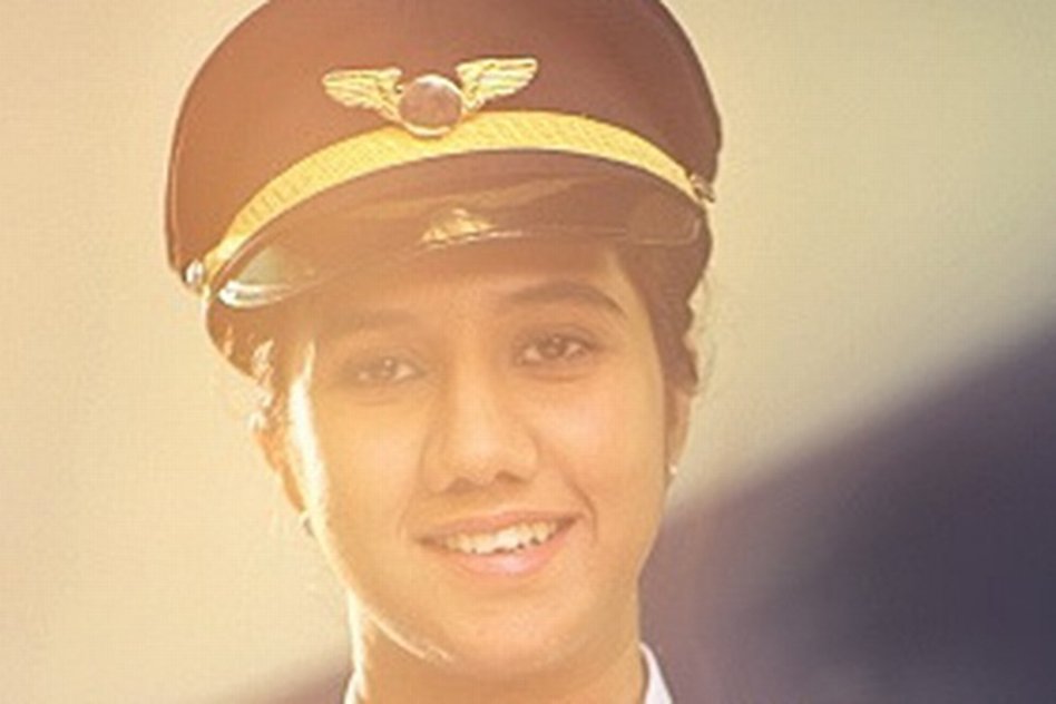 Meet India’s Youngest Pilot And The First Woman Pilot From Kashmir – Flying High!