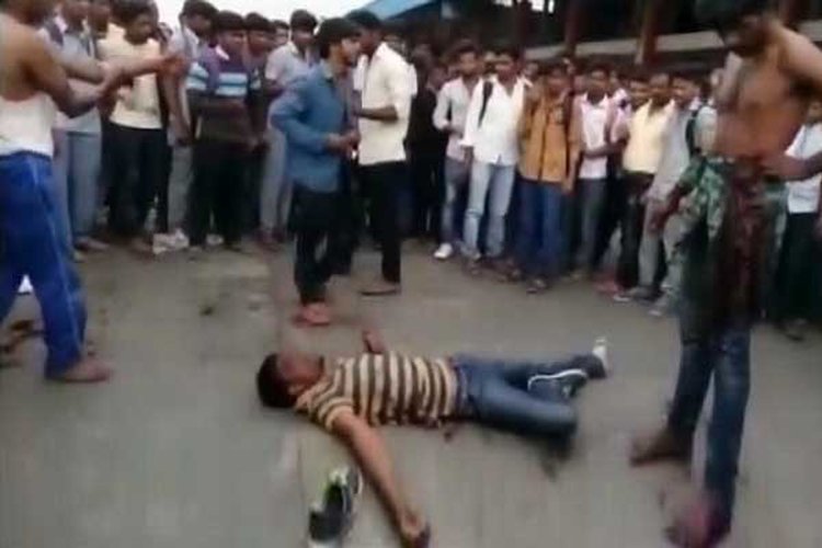 While A Man Was Stabbed To Death In Broad Day-Light, The Crowd Kept Making A Video