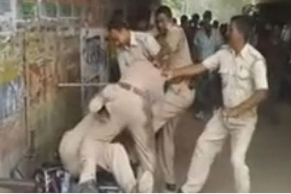 Video: Uttar Pradesh Police Fight On Road Over Share Of Bribe, Suspended