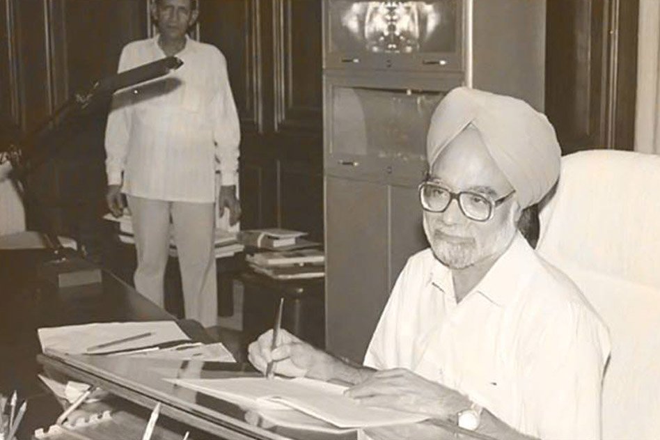 25 Years Ago On This Day Manmohan Singh Presented The Famous Budget That Liberalised Indian Economy