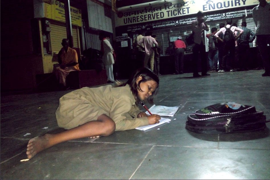 Every Evening This Girl Goes To The Railway Station So That She Can Study Under Light