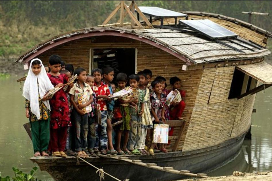 Chhattisgarh: In Absence Of Bridge, Children Forced To Go To School By Boat