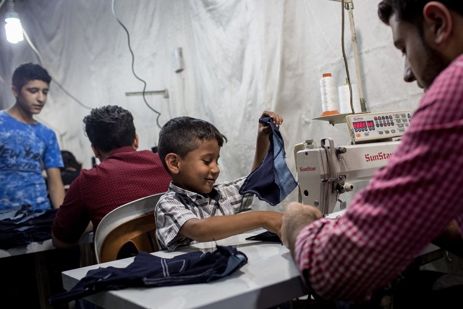 Syrian Refugee Children Make Clothes For British Shoppers