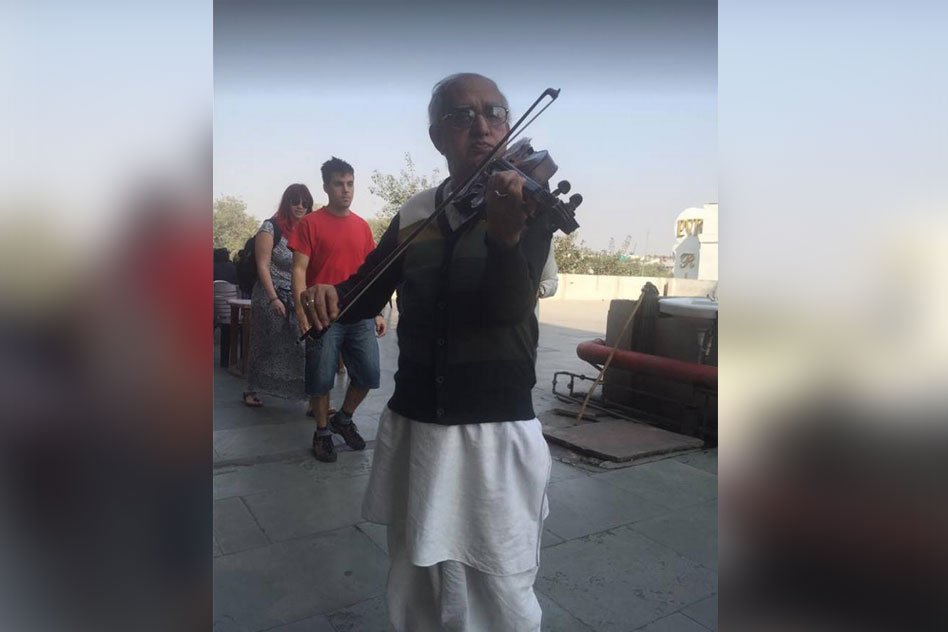 [Watch/Read] This 72-Year-Old Man Is Playing Music To Fund His Wife’s Cancer Treatment