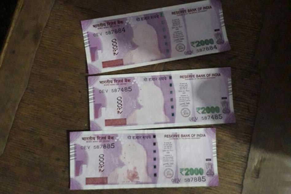 Gandhi jis Image Missing In Rs 2000 Notes, Bank Says Currency Not Fake