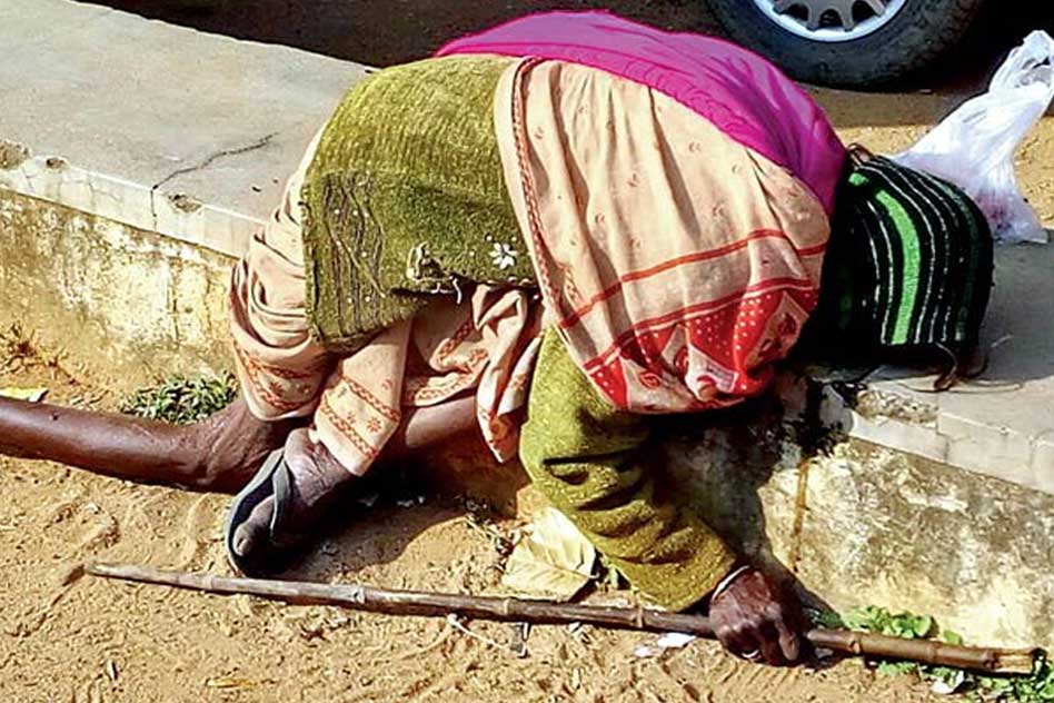 Jharkhand: 80-Yr-Old Poor Lady Dies Infront Of SDO Office In Hopes Of Getting A Blanket