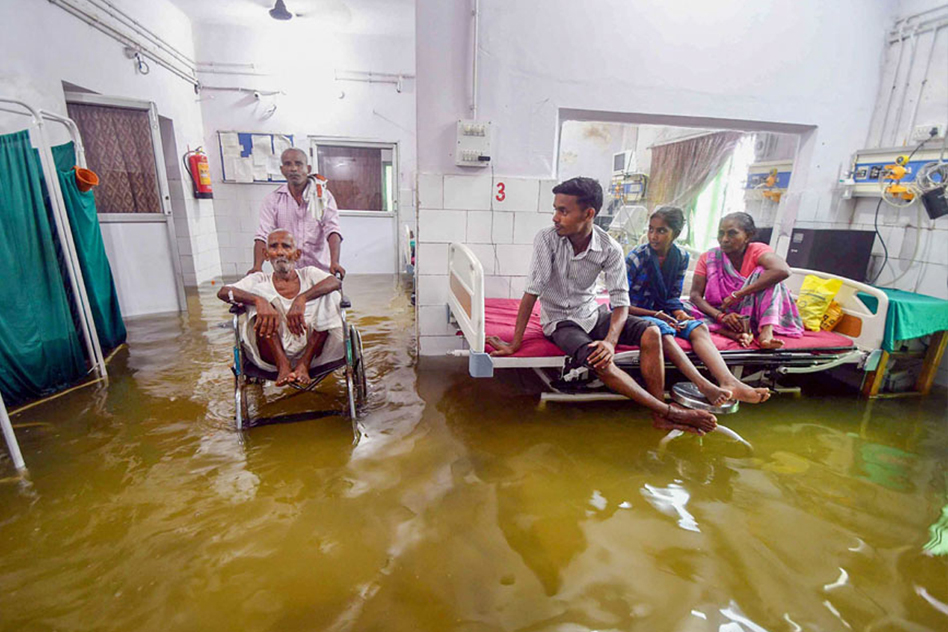 Patna: Second Largest Hospital Flooded, Fishes And Insects Seen In The ICU