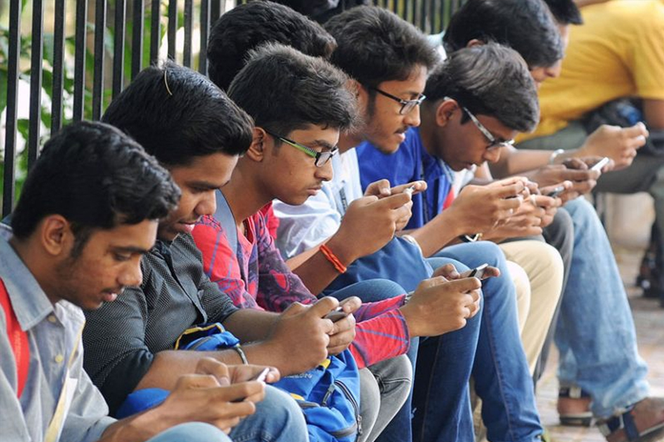 Tamil Nadu: Govt Order Plans To Prohibit Students From Using Cellphones In College Premises