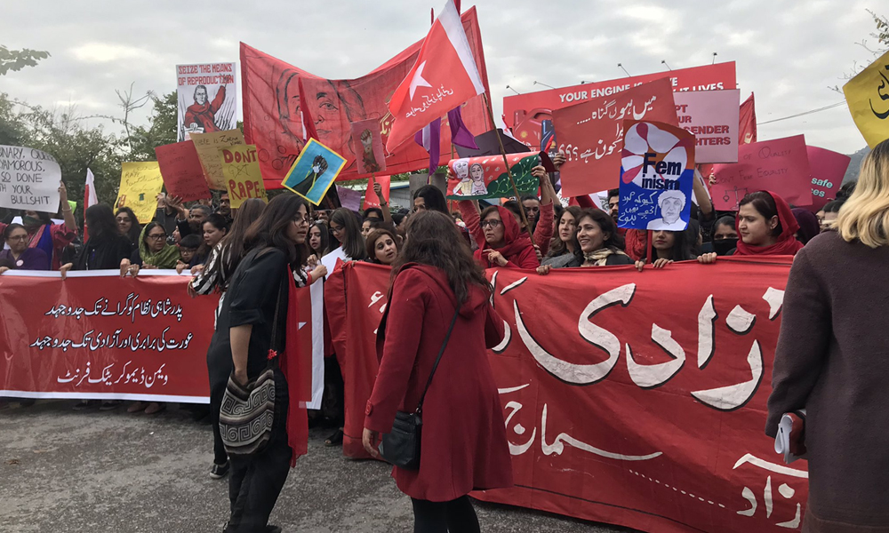 Conservatives Pelt Stones, Throw Sticks At Aurat March In Pakistan