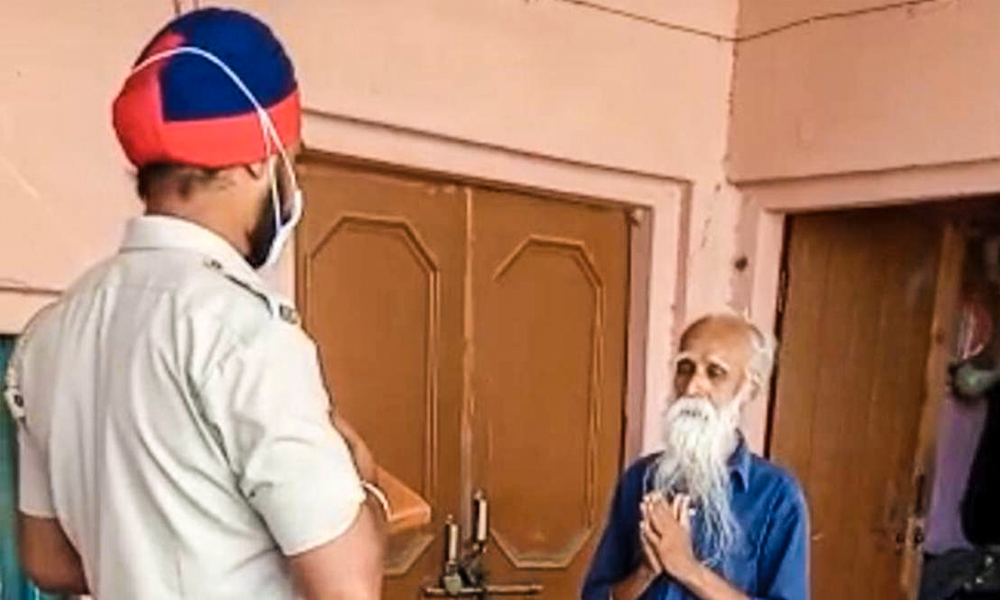 Punjab Police Deliver Essentials To Senior Citizens Living Alone Amid Lockdown