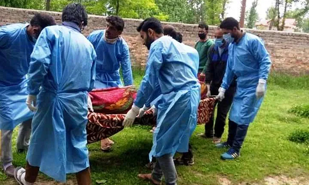 Exemplifying Communal Harmony, Muslims In Kashmir Perform Last Rites Of Migrant Worker From Punjab