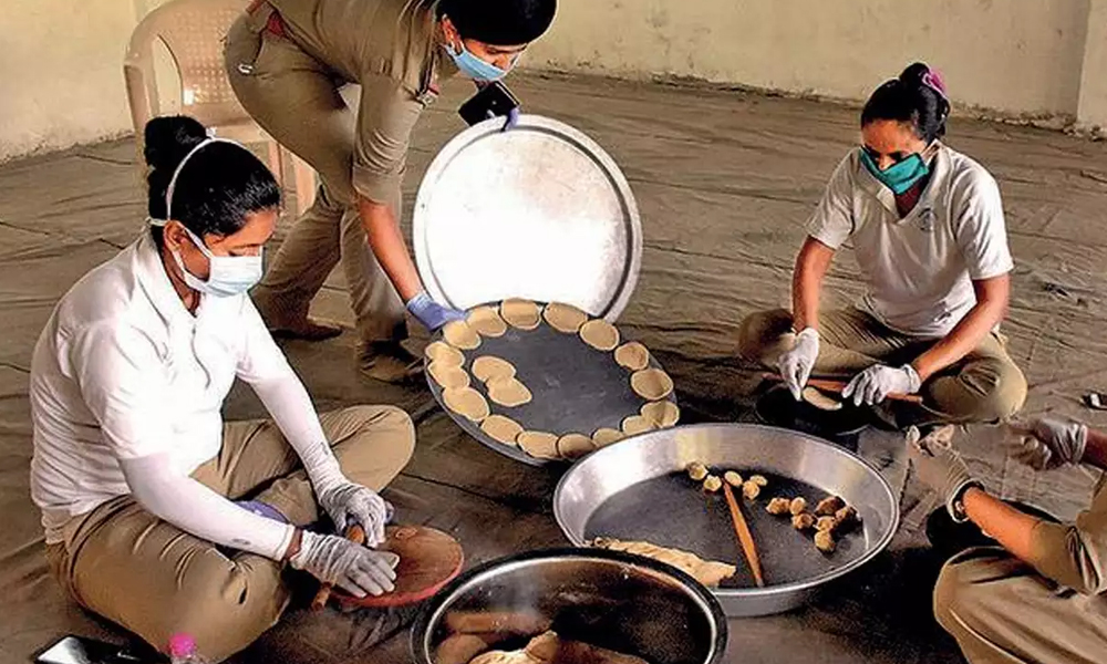 Vadodara Cops Turn Cooks To Feed Poor, Turn Police Station Into Community Kitchen