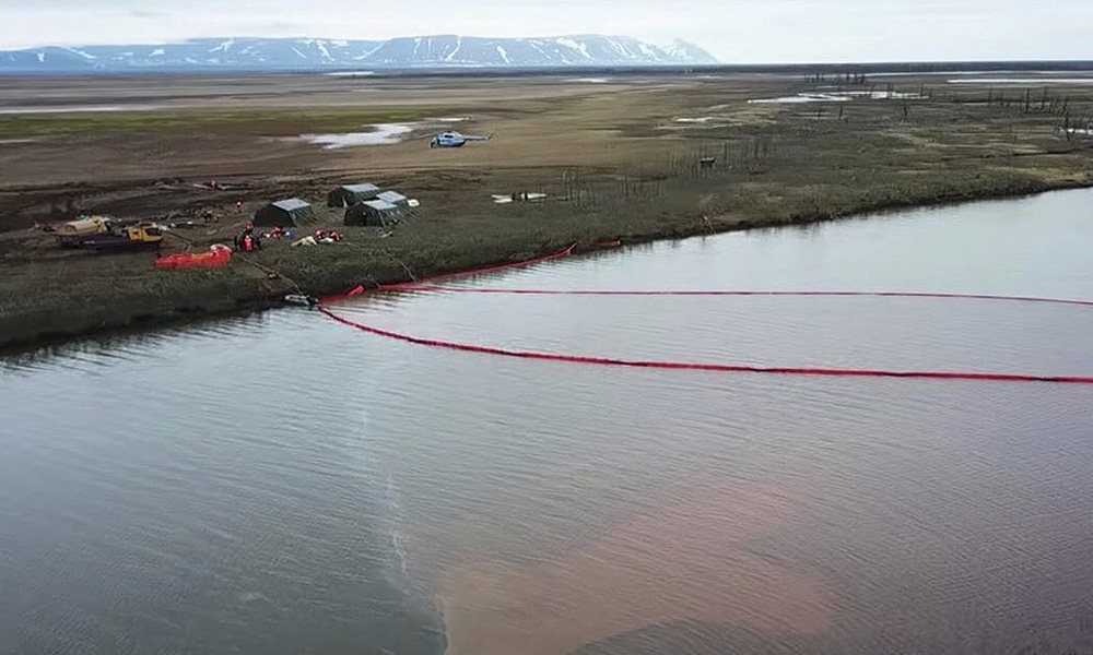 US Offers Russia Help In Cleaning Huge Oil Spill In Arctic Circle