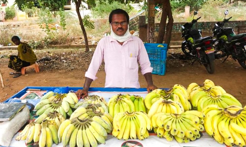 Andhra Pradesh: Joblessness Pushes A Hapless Teacher To Sell Bananas Amid Pandemic, Former Students Raise Rs 86,300 To Help Teacher