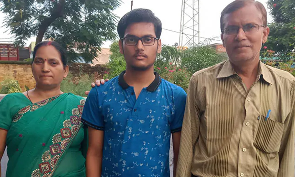 UP Farmers Son Scores 98.2% In Class 12, Gets Scholarship To Join Top US University