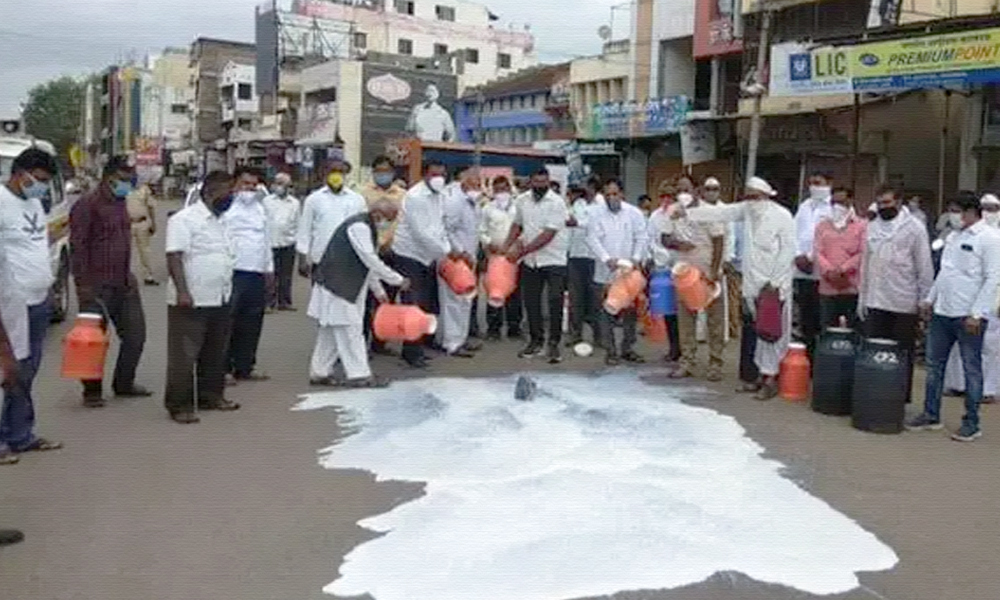 Maharashtra: Farmers Pour Milk On Streets In Protest As Milk Prices Fall