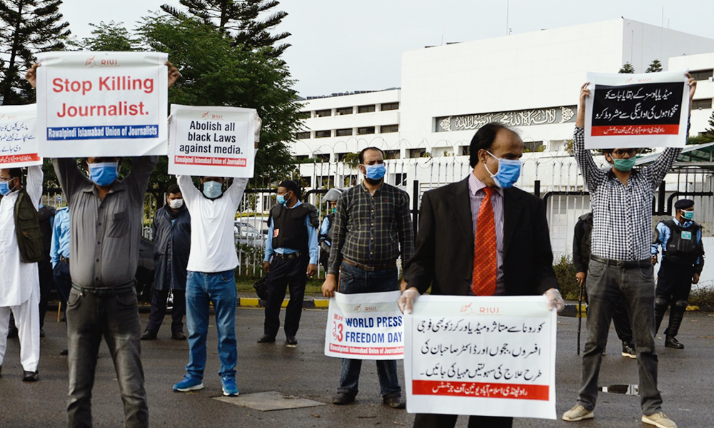 Pakistan: Citizens Protest Over Killing Of Anti-Corruption Journalist In Western Baluchistan