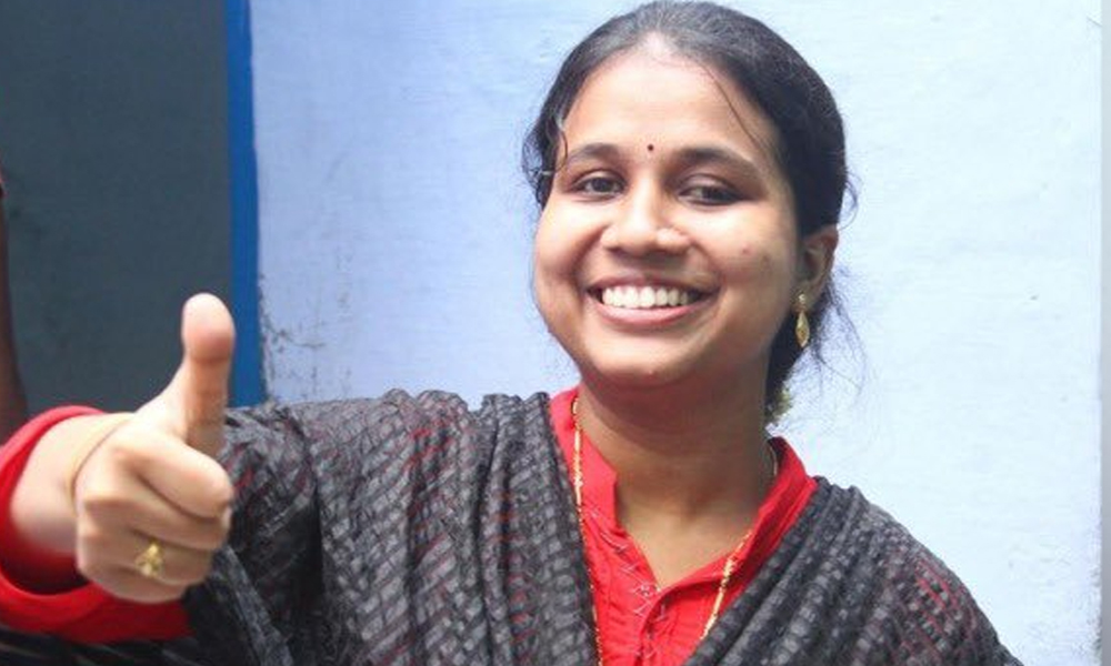 Meet 25-Year-Old Visually Impaired Woman Who Cleared UPSC