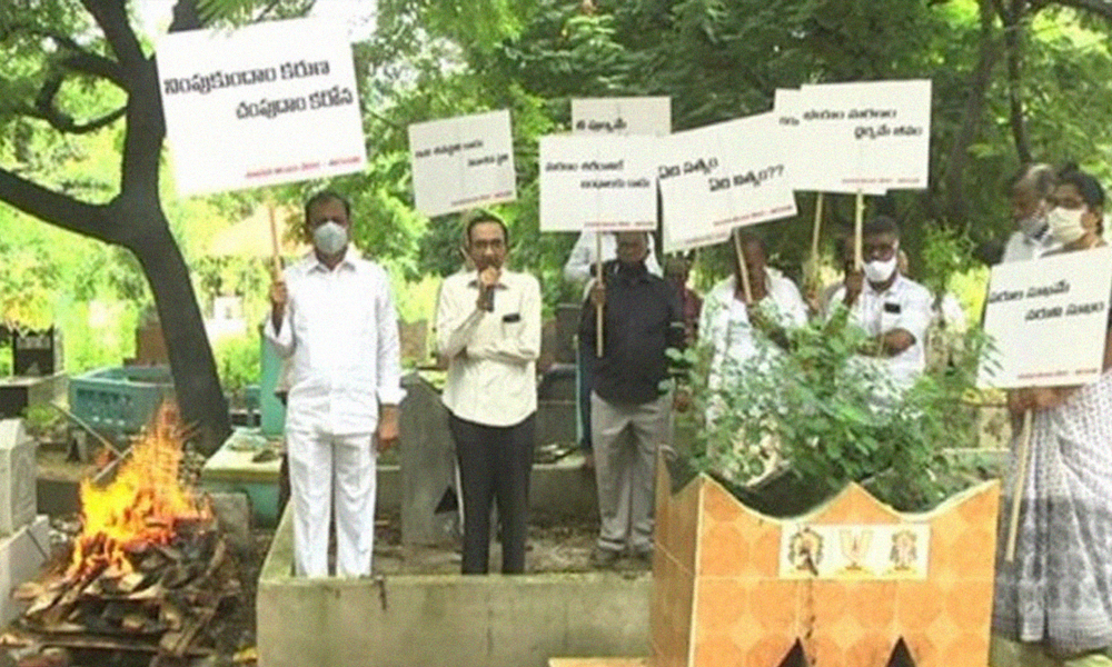 Tirupati MLA Attends COVID-19 Victims Funeral, Calls To End Stigma
