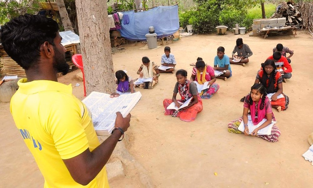 Tamil Nadu: Engineers Become Teachers For Children Of Farm Labourers, MGNREGA Workers