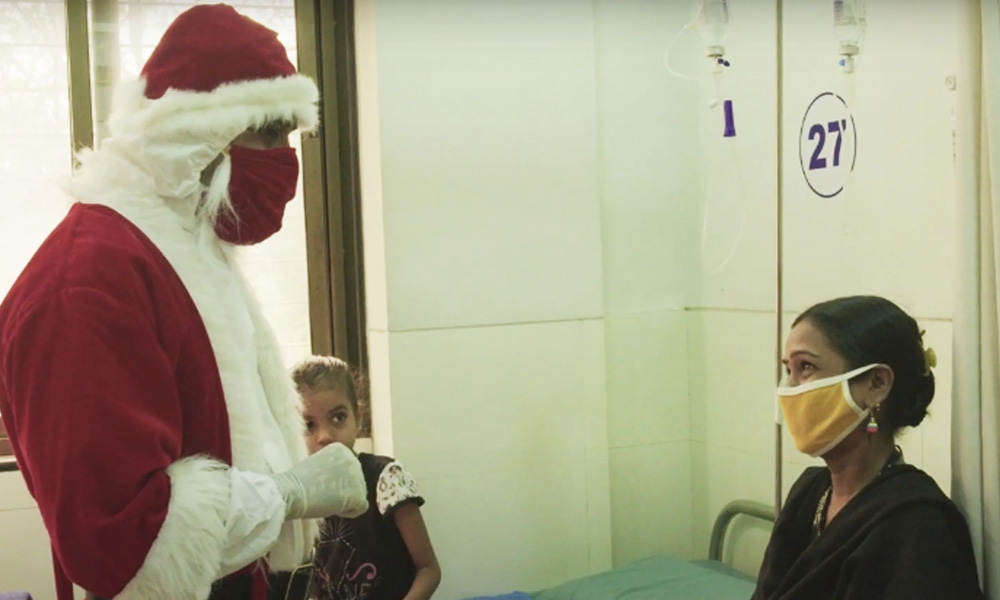 #LoveBoostsHealth: Campaign Featuring Santas In PPEs Spreads Cheer Among Healthcare Workers