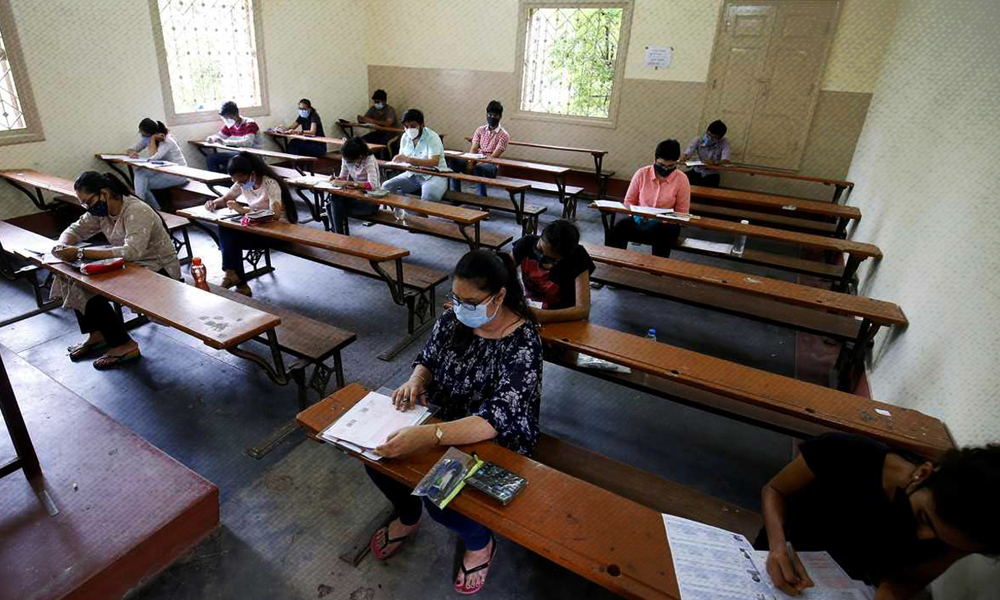 IIT, IIM Alumni To Conduct Entrance Test To Provide Rs 5 Crore In Scholarships To Poor Students