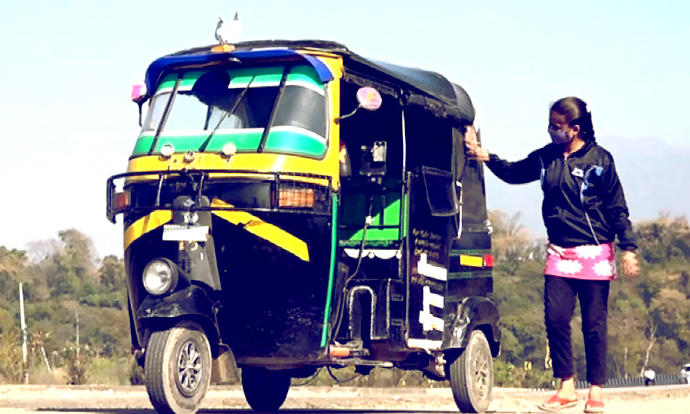 J&K: Smashing Gender Roles, 21-Yr-Old Girl Becomes Auto Driver To Help Family Earn Living