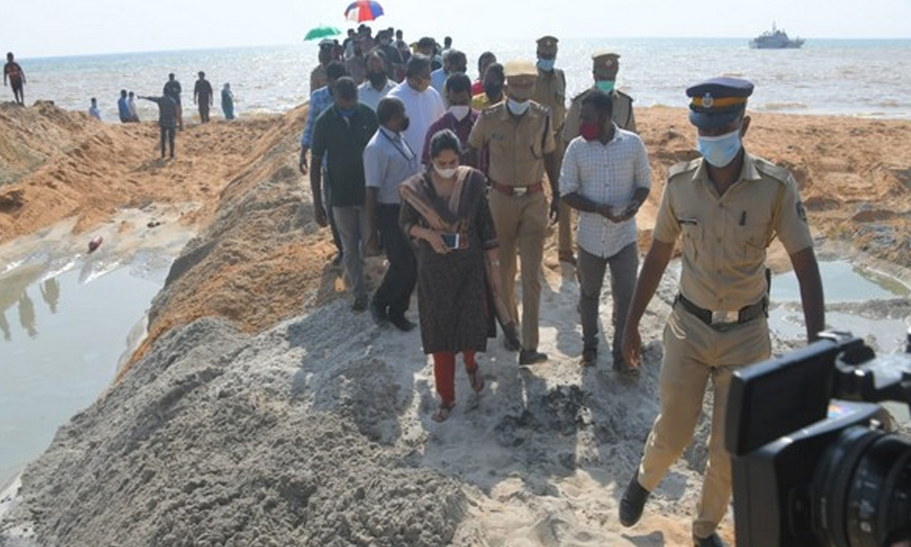 Thiruvananthapuram: Beaches Closed As Oil Leaked From Titanium Factory Spills Into Sea