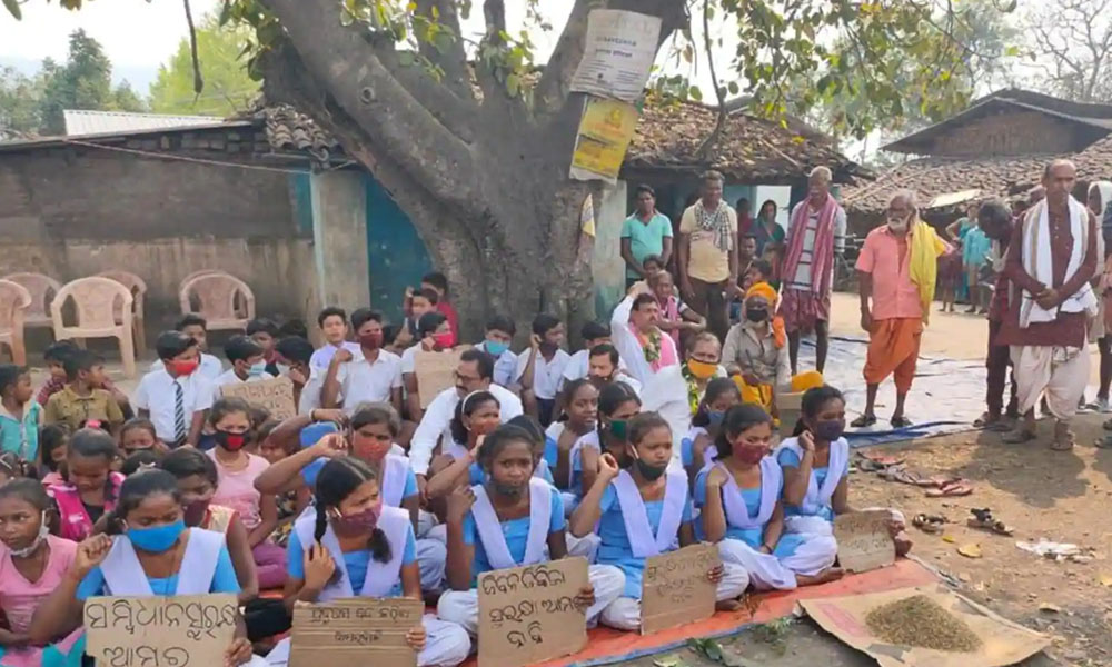Odisha: School Children Join Protest Against Pollution By Coal Trucks In Sundargarh District