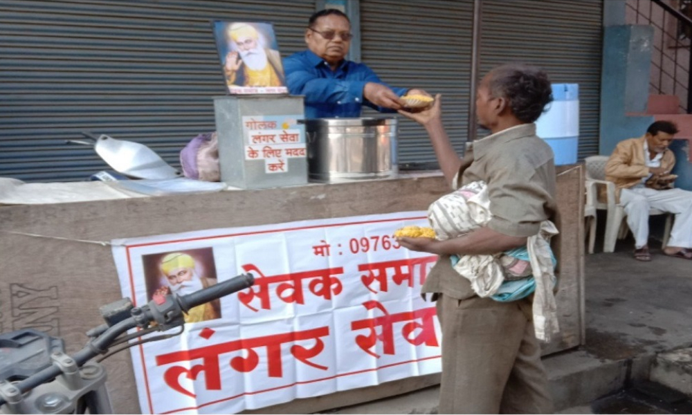 Nagpur: Sikh Mans Langar Feeds 400 Poor People Daily Amid COVID Crisis