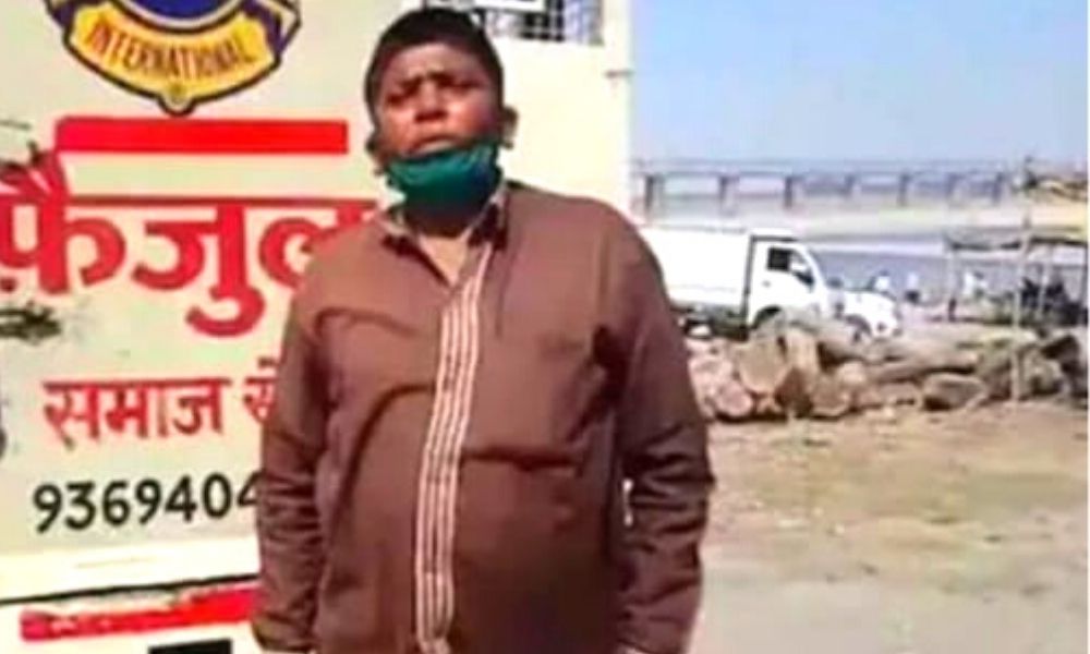 Uttar Pradesh: This Ambulance Driver Skips Roza To Perform Last Rites Of Orphans, Ferries Bodies For Free