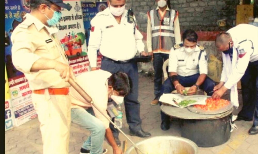 Messiah In Disguise: Madhya Pradeshs Moonwalk Cop Helps COVID-19 Patients With Free Meals