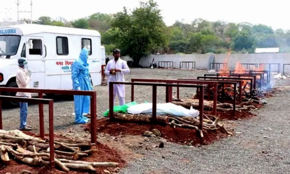 Humanity Comes First: Muslim Woman Performs Last Rites Of Hindu COVID Patient In Maharashtra