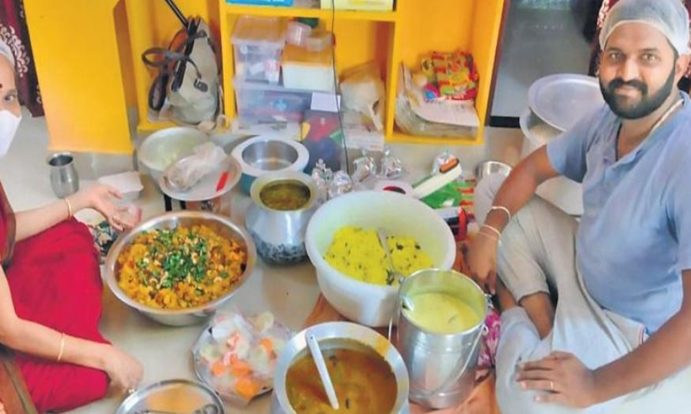 Andhra Pradesh: This All-Women Group Is Providing Home-Cooked Meals To COVID Patients In Quarantine