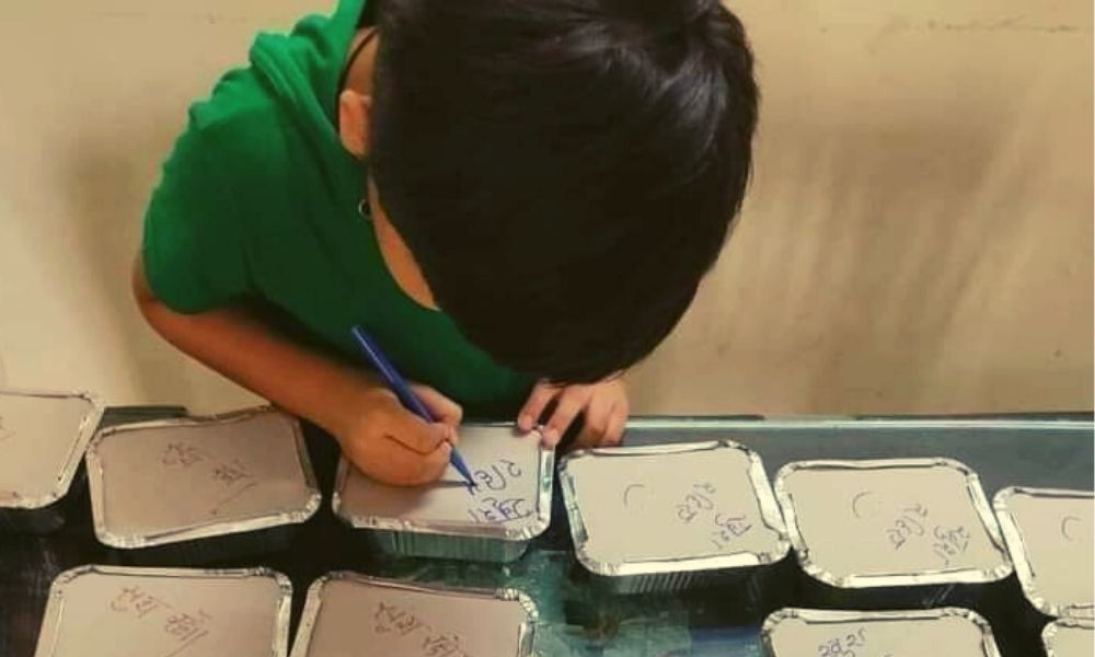 Khush Rahiye: Boy Writes Special Message On Meal Boxes For COVID Patients