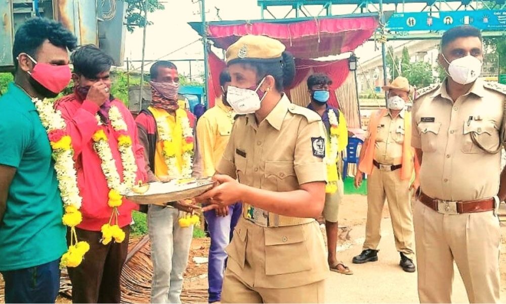 Honouring Violators: Bengaluru Police Garlands Miscreants For Flouting COVID Lockdown Rules