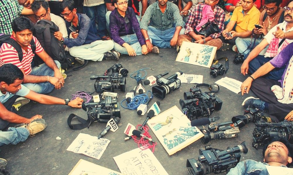 Centre To Provide Rs 5 Lakh To Families Of  Journalists Who Died Of COVID