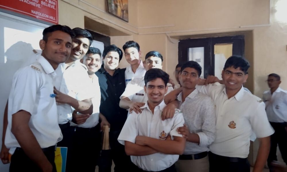 Mumbai-Based Path Pradarshak Foundation Provides Free Online Classes To  Underprivileged JEE, NEET Aspirants